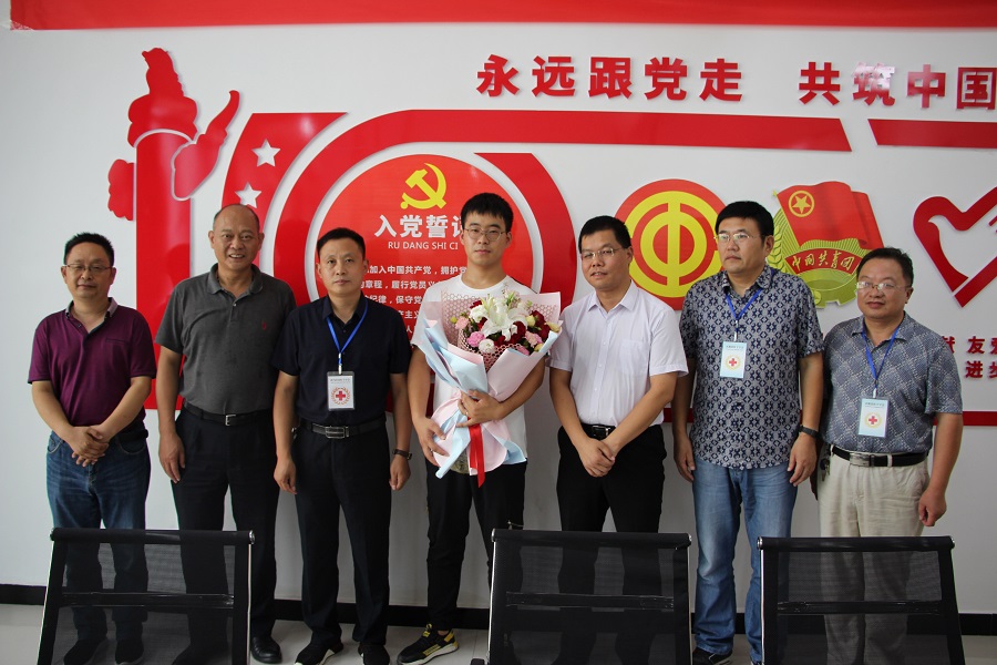 正阳尊龙凯时花生集团员工曾光捐献造血干细胞救人